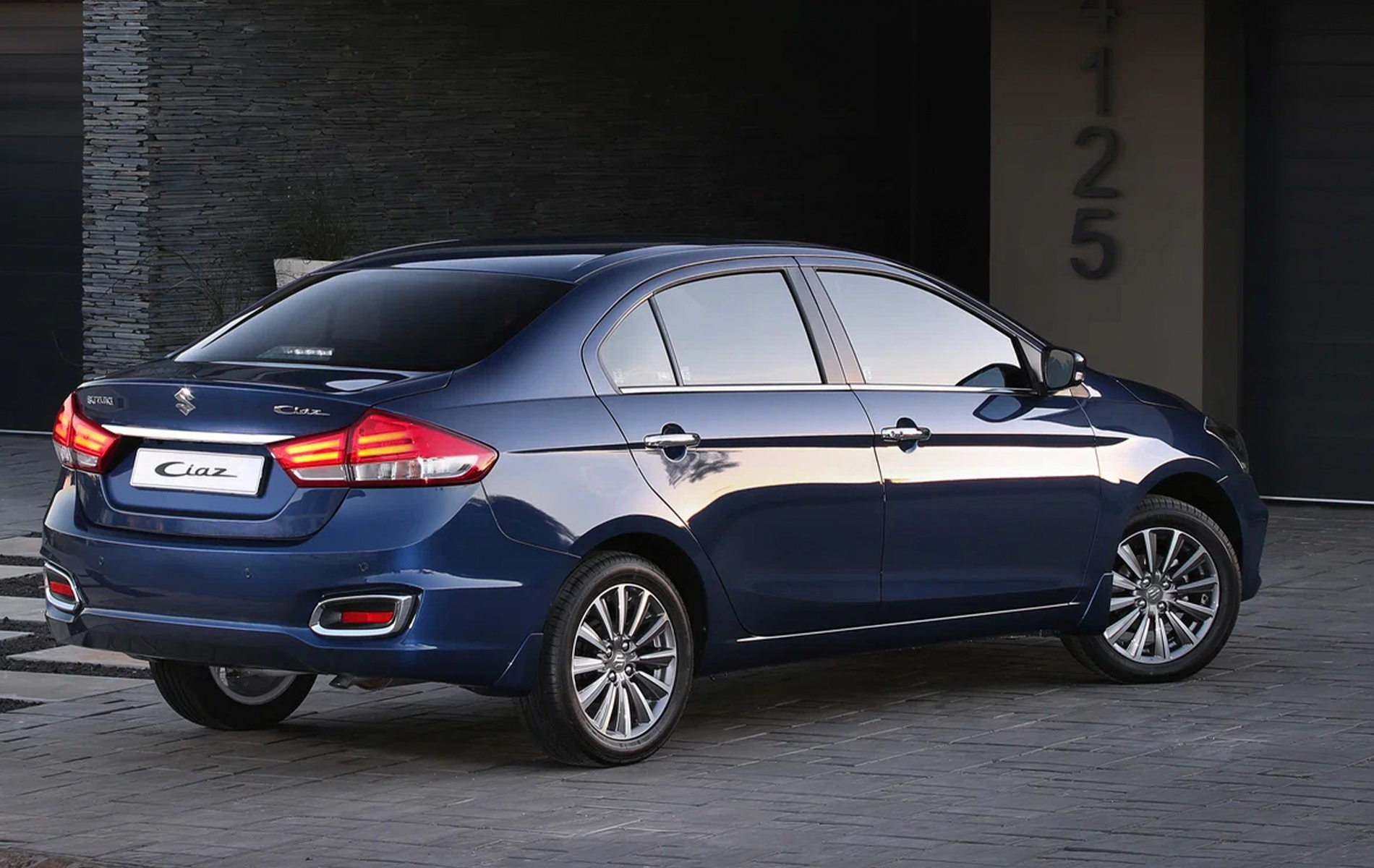AG: предложение на { brand|capitalize }} Ciaz