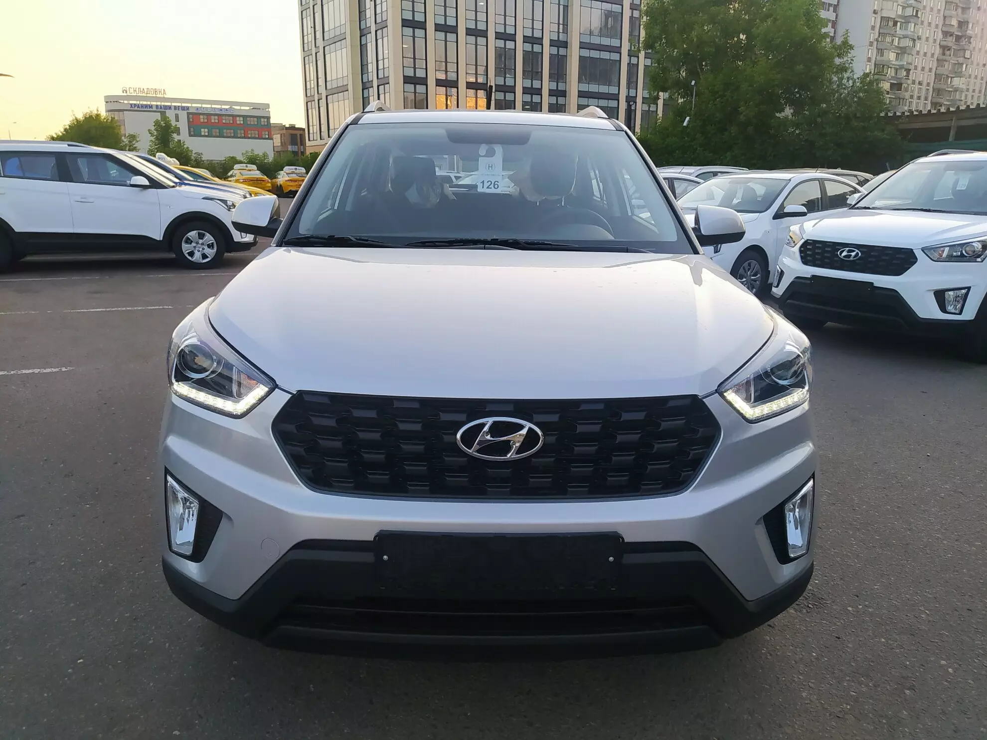 AG: предложение на { brand|capitalize }} Creta 2021