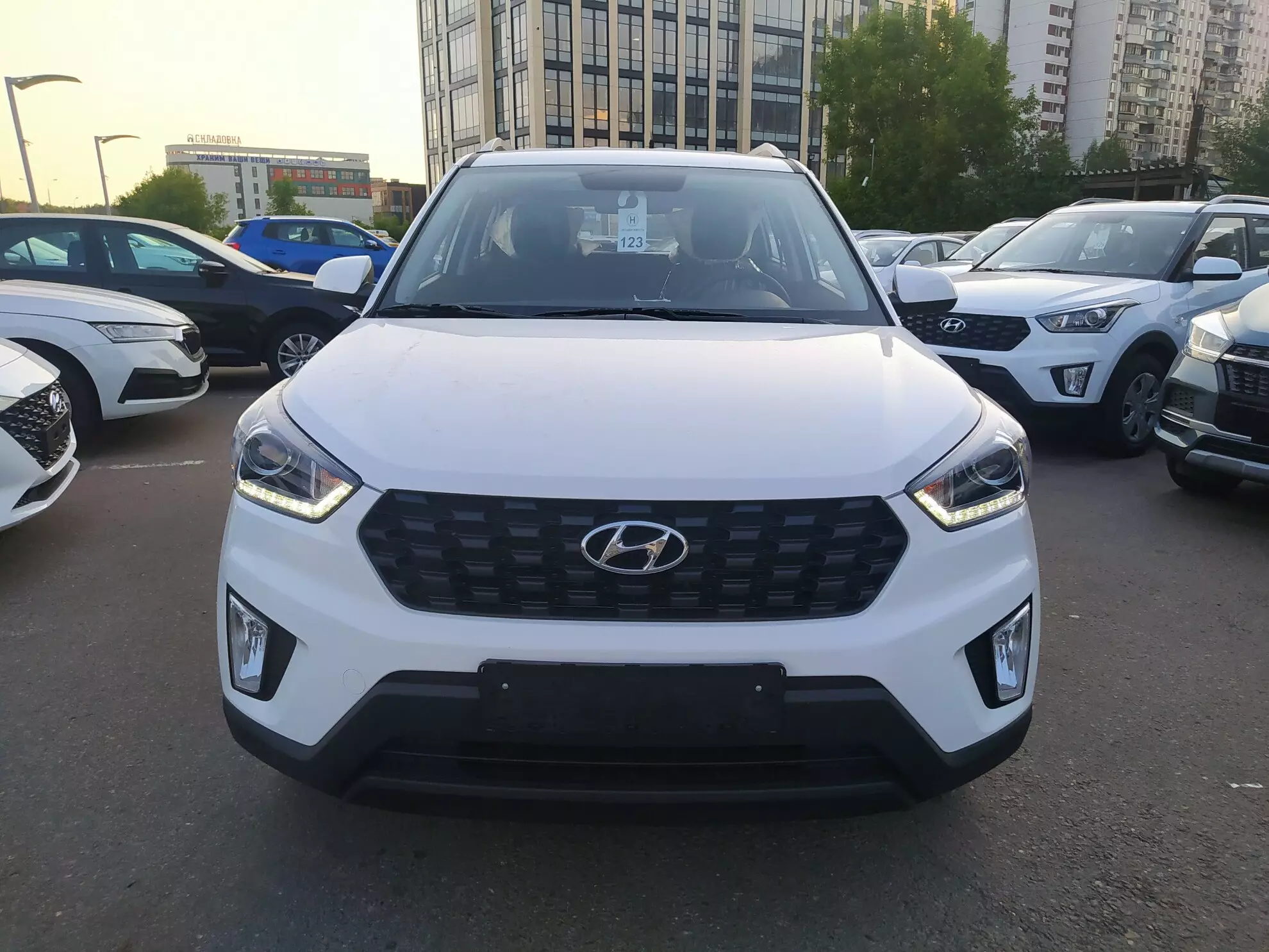 AG: предложение на { brand|capitalize }} Creta 2021