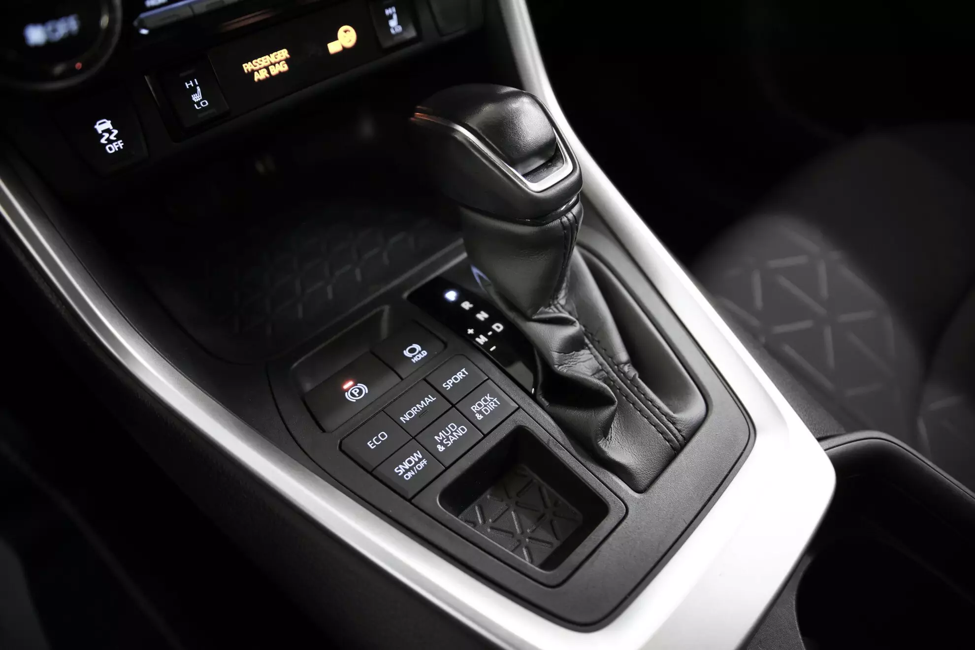 AG: предложение на { brand|capitalize }} Rav4