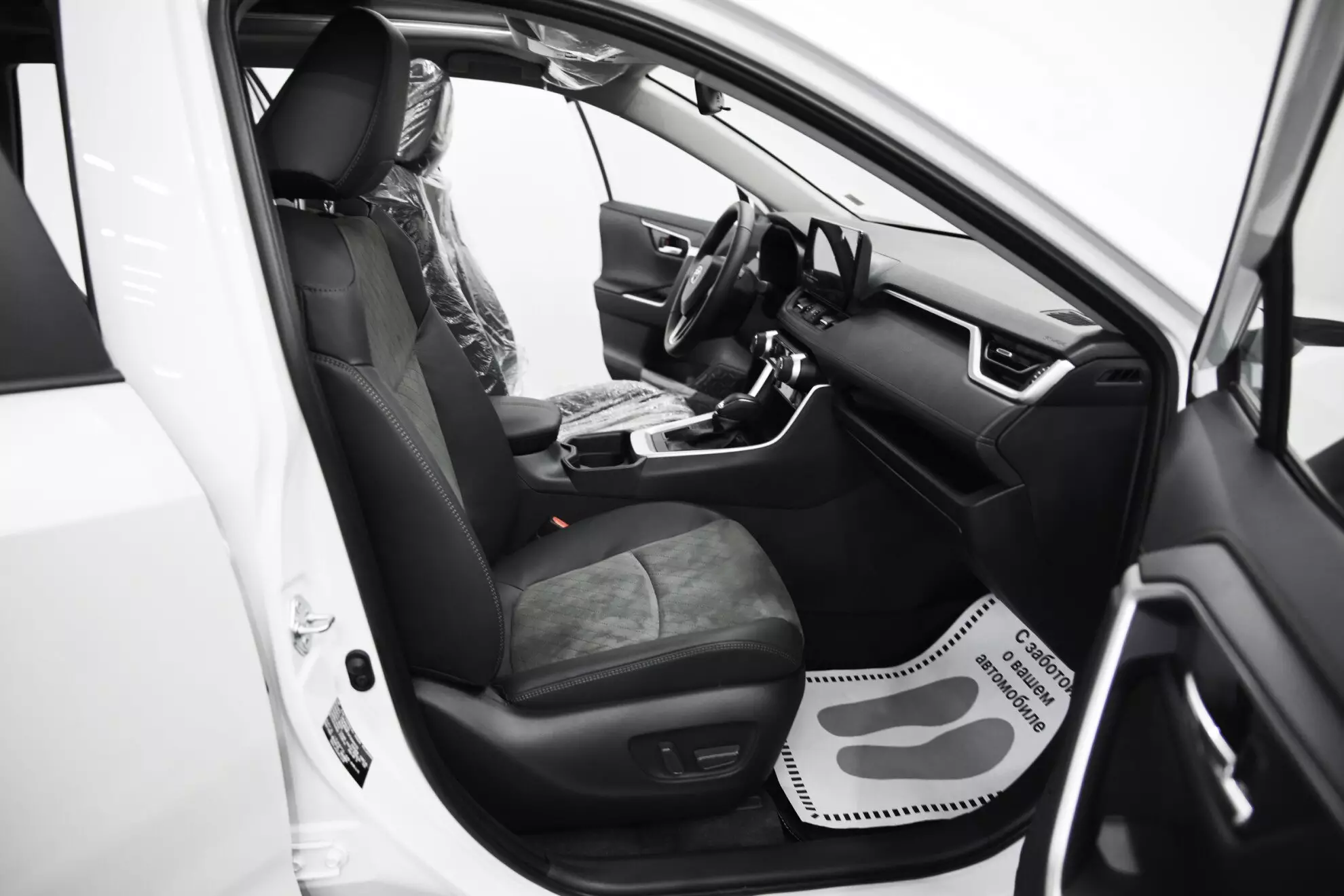 AG: предложение на { brand|capitalize }} Rav4