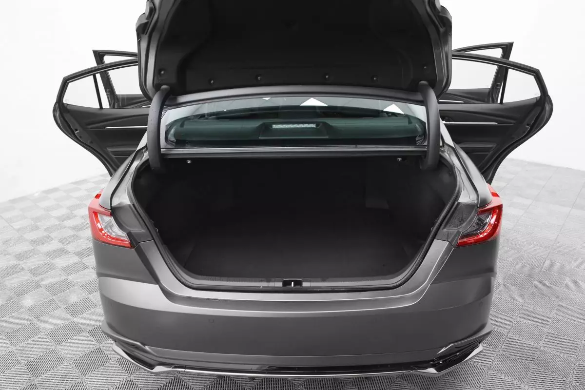 AG: предложение на { brand|capitalize }} Camry