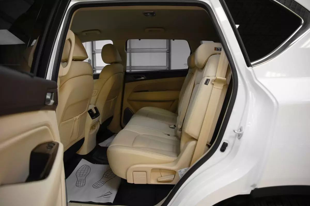 AG: предложение на { brand|capitalize }} Rexton