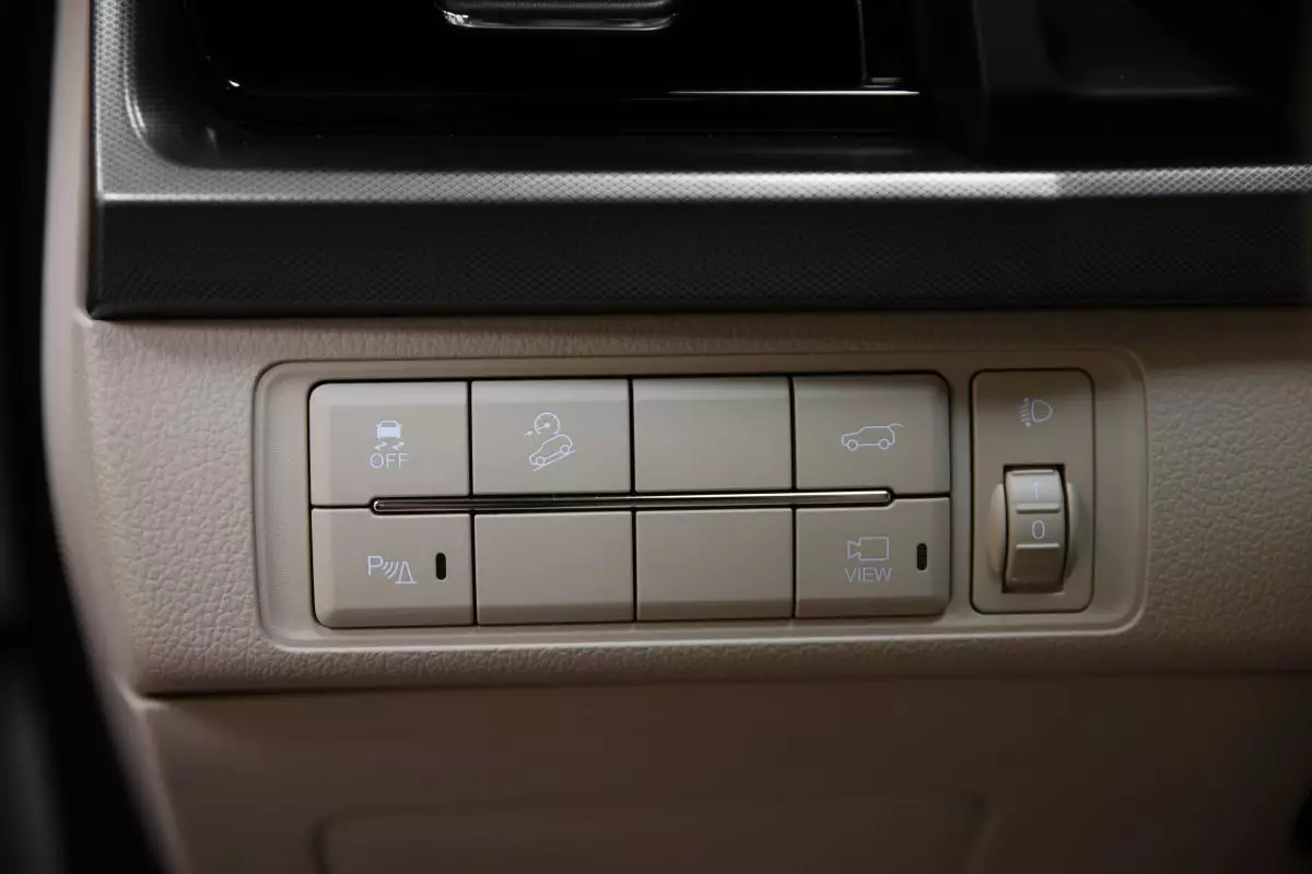 AG: предложение на { brand|capitalize }} Rexton